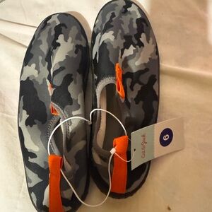 Men's Camouflage Boat Shoes - Black and Orange